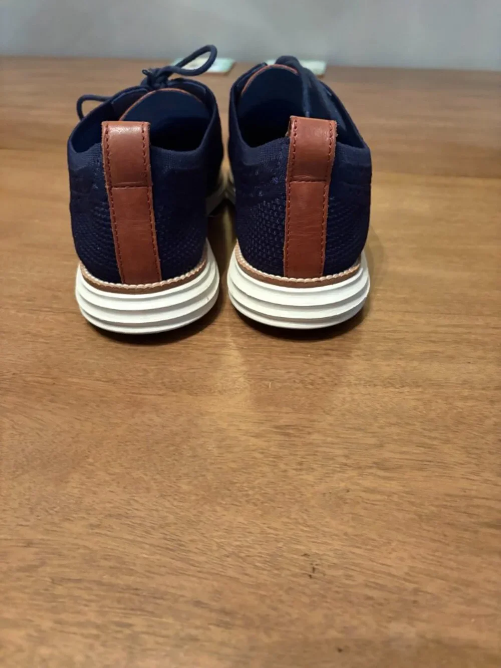 Like New, Men's Cole Haan Original Grand Shortwing Oxford Navy Shoes. Size 9.5